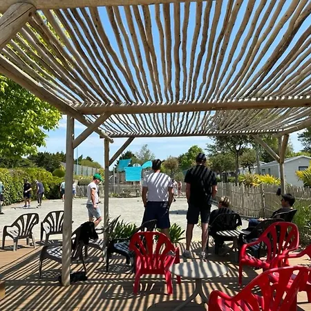 Mobil Avec Terrasse A Saint-jean-de-monts - Api-1-52-1176