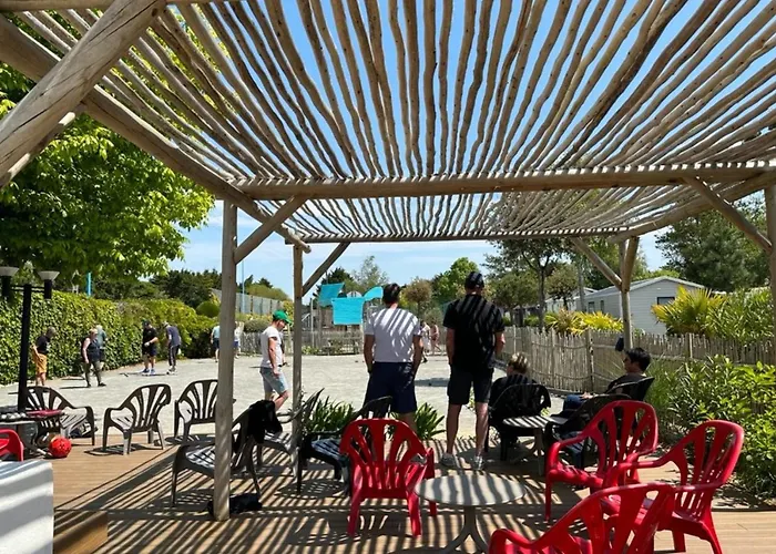 Mobil Avec Terrasse A Saint-jean-de-monts - Api-1-52-1176