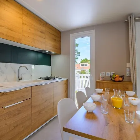 Mobil Avec Terrasse A Saint-jean-de-monts - Api-1-52-1176 * Saint-Jean-de-Monts