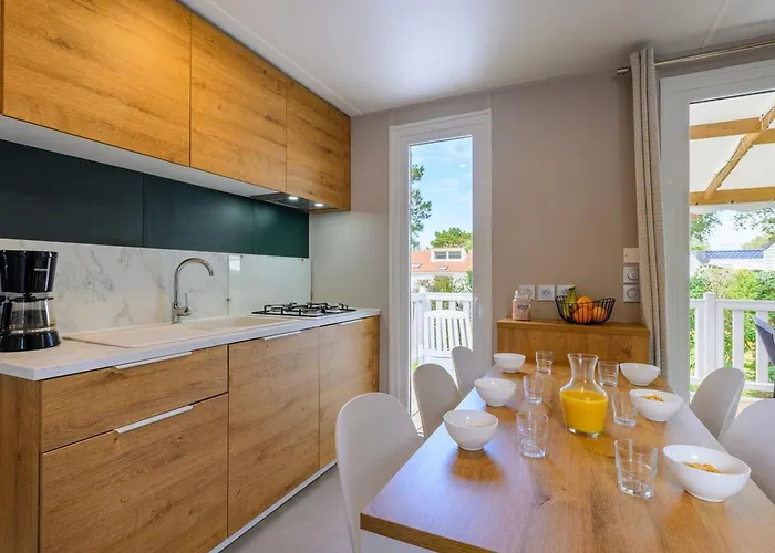 Mobil Avec Terrasse à Saint-jean-de-monts - Api-1-52-1176 * Saint-Jean-de-Monts