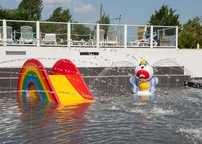 Mobil Avec Terrasse à Saint-jean-de-monts - Api-1-52-1176 Camping
