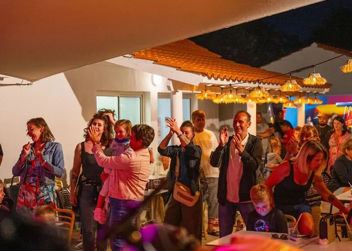 Camping Mobil Avec Terrasse à Saint-jean-de-monts - Api-1-52-1176 *