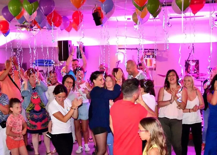 Mobil Avec Terrasse à Saint-jean-de-monts - Api-1-52-1176 Camping *